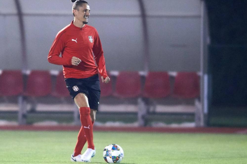 Ljubomir Fejsa uslikan u dresu Zvezde!