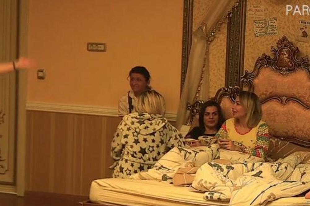 PLJUŠTE UVREDE SA SVIH STRANA! Dina se žestoko POSVAĐALA sa sestrama Marjanović! (FOTO)