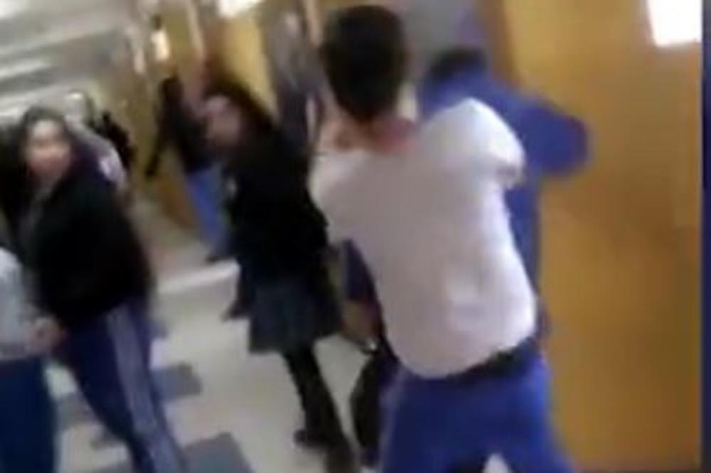 UČENIK UDARIO PROFESORA PESNICOM U LICE: Nezapamćen incident u školi (VIDEO)