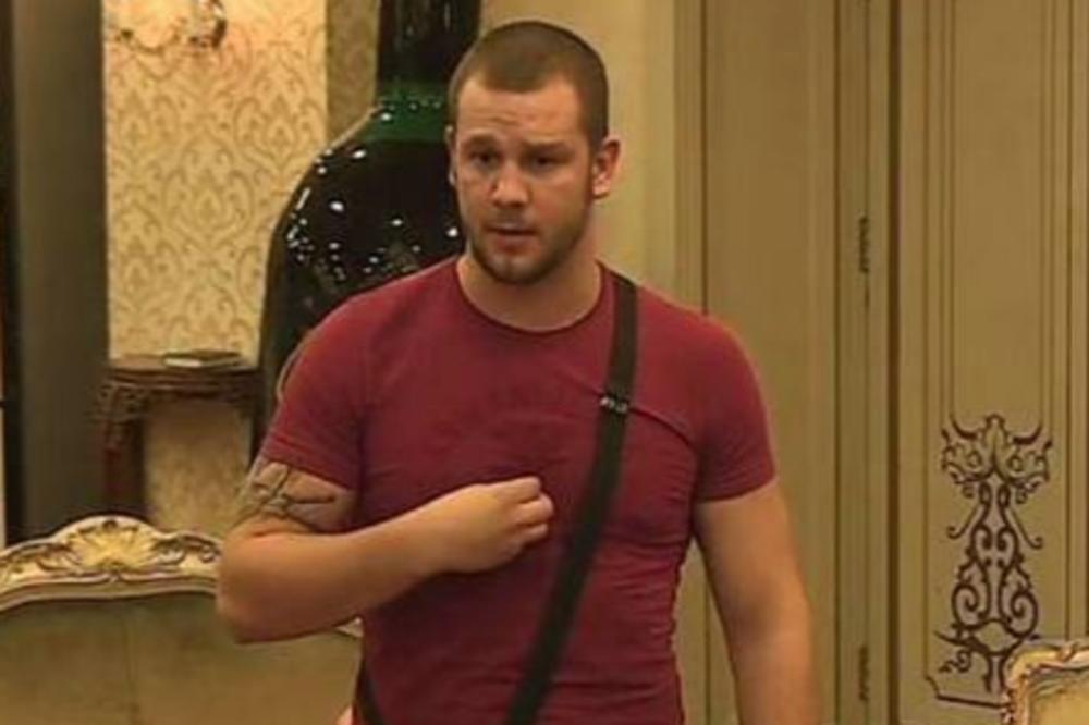 KONAČNO PRIZNAO DA SE ZALJUBIO! Tomovićeva  SIMPATIJA nije Anđelina već druga TAKMIČARKA! (FOTO)