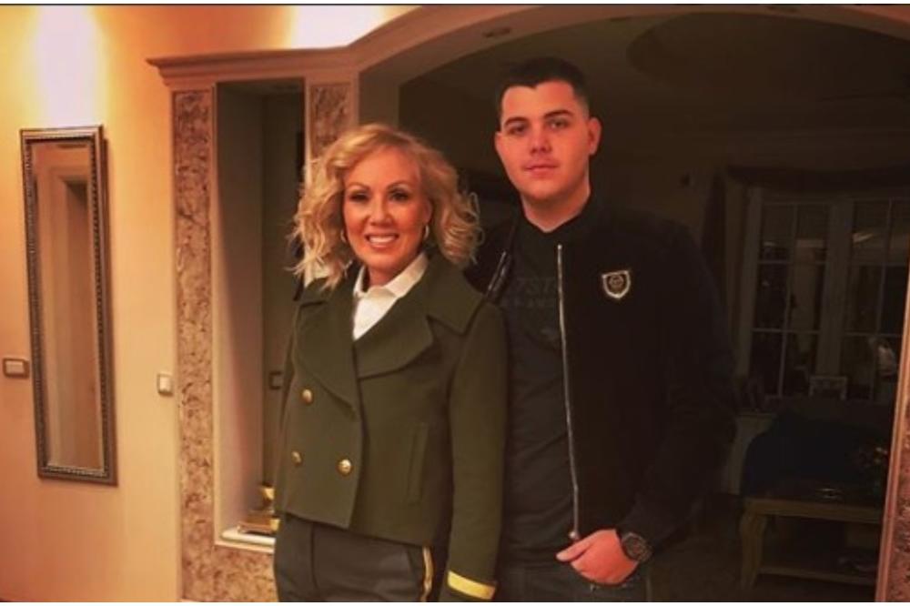 PRAVI DOMAĆIN: Sin Lepe Brene pokazao kako sprema KRSNU SLAVU i iznenadio sve! (FOTO)