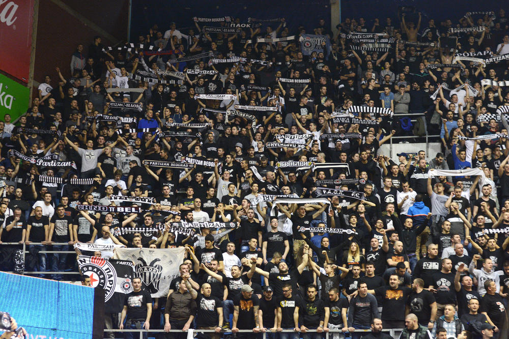 AVION ZA MONTE KARLO SE TRESAO OD PESME GROBARA: A onda su videli fudbalsku legendu kluba i počela je grmljavina!