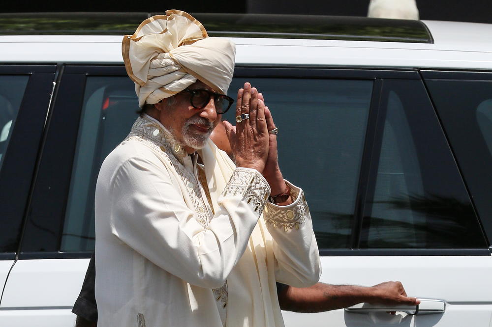 BOLIVUDSKI GLUMAC ODUŠEVIO SVET POSTUPKOM: Ono što je uradio za siromašne seljake je vredno divljenja!