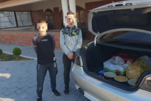 OVA DECA ZA SVOJU SLAVU RADE NEŠTO SASVIM DRUGAČIJE: Dok neki uživaju u HRANI i PIĆU, dečaci imaju drugi ZADATAK