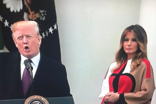 MELANIJA META PROZIVKI ZBOG OVOG KAPUTA: Šta si to obukla, ličiš na ćurku (FOTO)