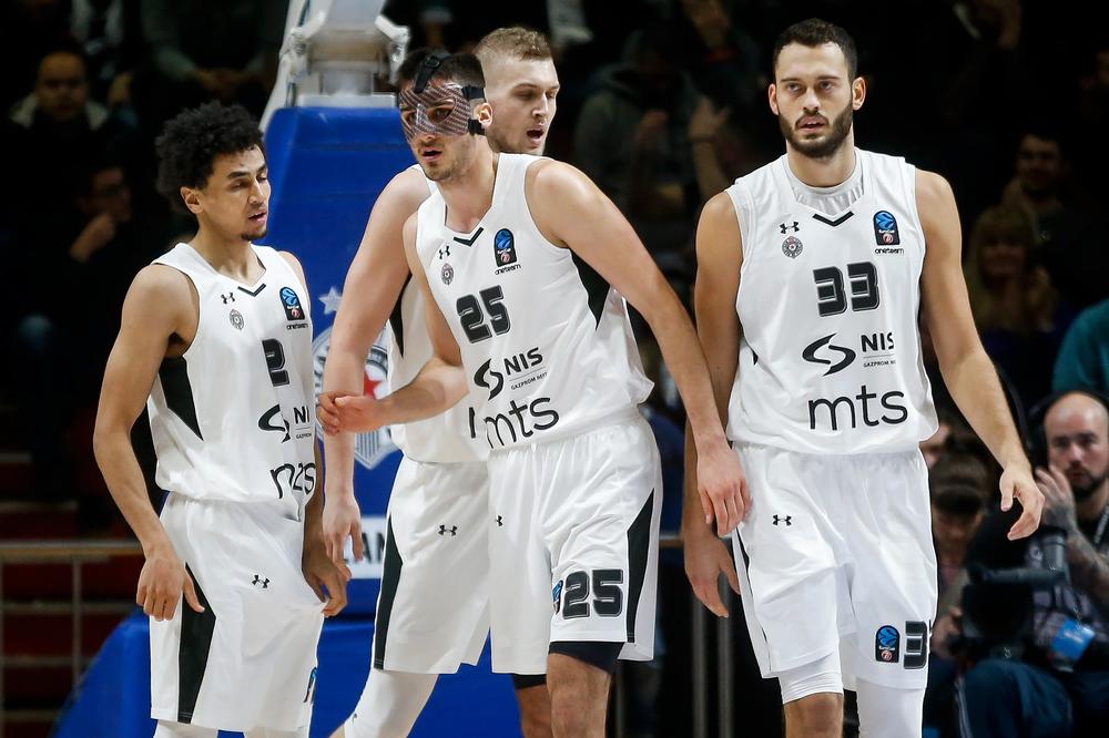 JEDNA REČ, 5 SLOVA: Poruka na tabli u svlačionici Partizana je dovoljan motiv - na redu je Večiti derbi!