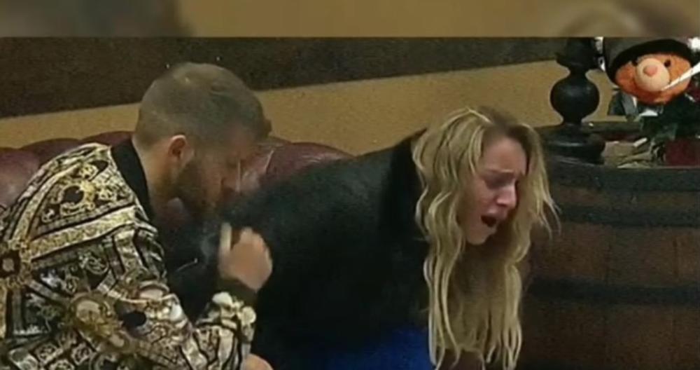 Luna vrišti, ne mogu da je zaustave  