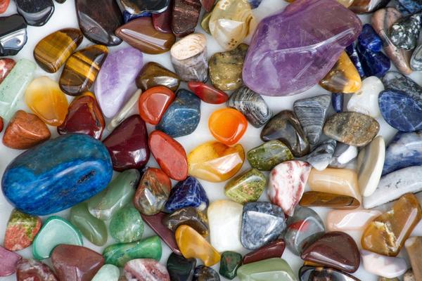 OSETITE POZITIVNA DEJSTVA POLUDRAGOG KAMENJA: Lepota i moć sjajnog nakita može biti vaša