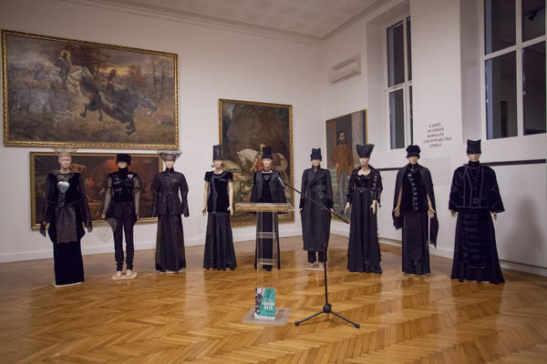 TUGA, SEĆANJE I LEPOTA: Počeo 11. Serbia Fashion Week izložbom koja je spoj mode i umetnosti! (FOTO)