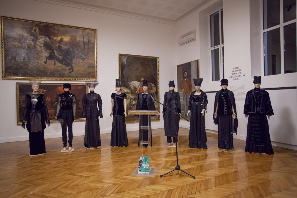TUGA, SEĆANJE I LEPOTA: Počeo 11. Serbia Fashion Week izložbom koja je spoj mode i umetnosti! (FOTO)