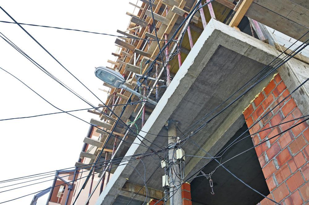 Bandera zazidana u zgradi   