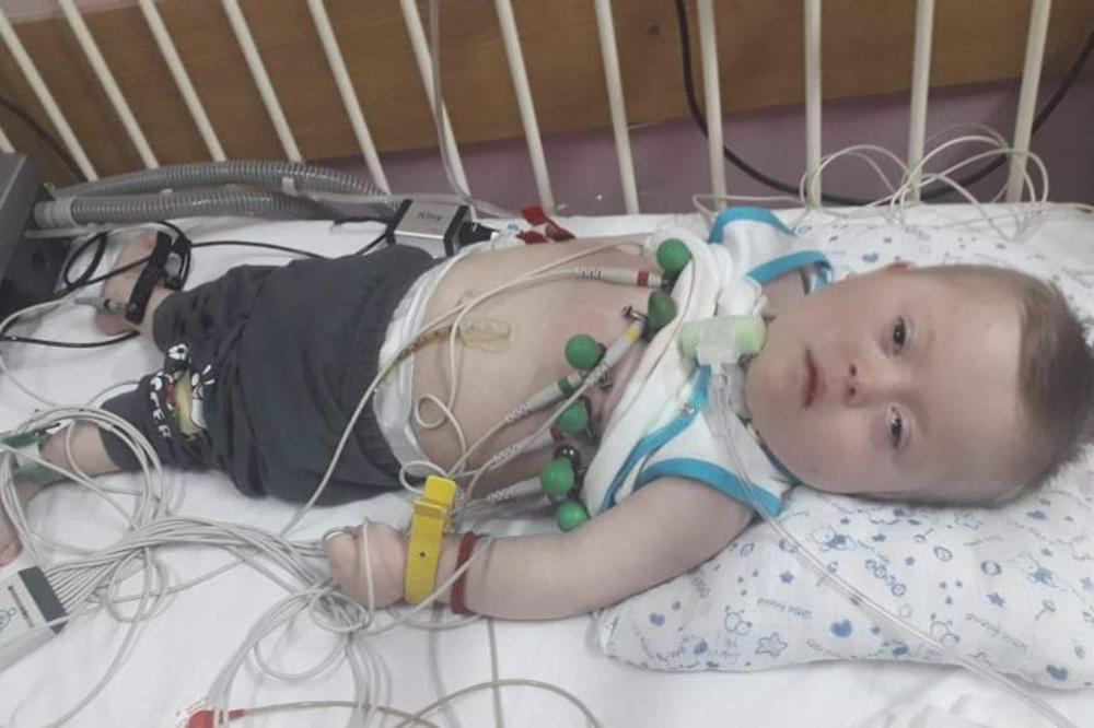 NIKOLA (2) SE BORI SAMO ZA JEDNO - DA DIŠE! Ovaj mališan junački bije svoju BITKU, ali NE MOŽE SAM! Srbijo, USTANI!