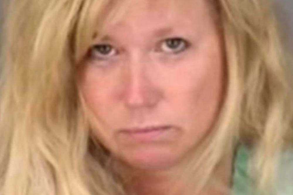 USVOJILA DETE, PA GA SILOVALA: Monstruozna majka čekala da sin napuni dovoljno godina, pa uhvaćena na delu!