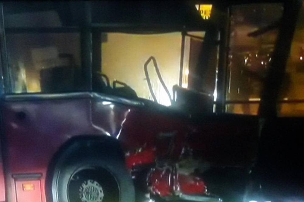 STRAVIČNA TRAGEDIJA U BEOGRADU: Luksuzni džip se zakucao u autobus GSP, POGINULE DVE OSOBE, dve teško povređene!