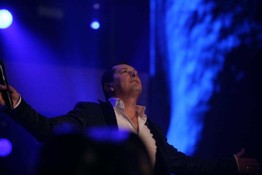 KUM SLAVIO DO ZORE: Pejović otkrio kako se Prija oseća nakon porođaja!