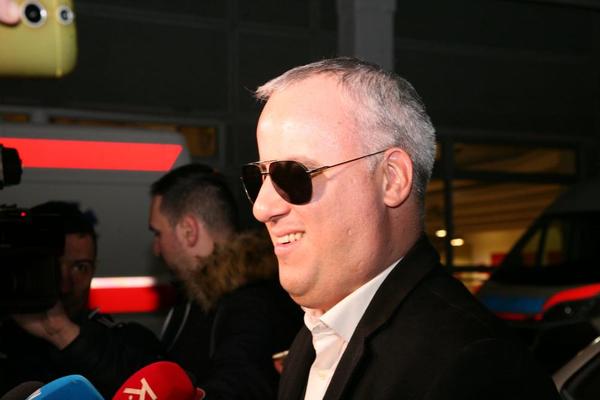 SAŠA MATIĆ OTVORIO DUŠU O DECI I SUPRUZI! Teško se bori sa ženama u kući i priznaje da je PREOSETLJIV!