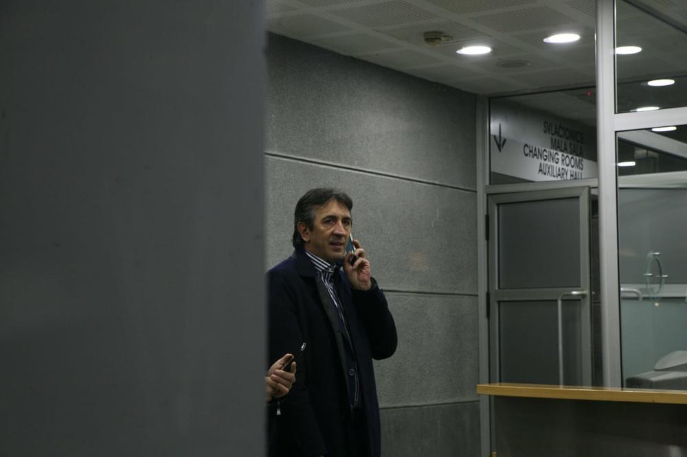 NEKAD ČISTIO BAZENE I PAKOVAO BOMBONE, A DANAS JE JEDAN OD NAJMOĆNIJIH U DRŽAVI: Prepoznajete li čoveka sa fotke?