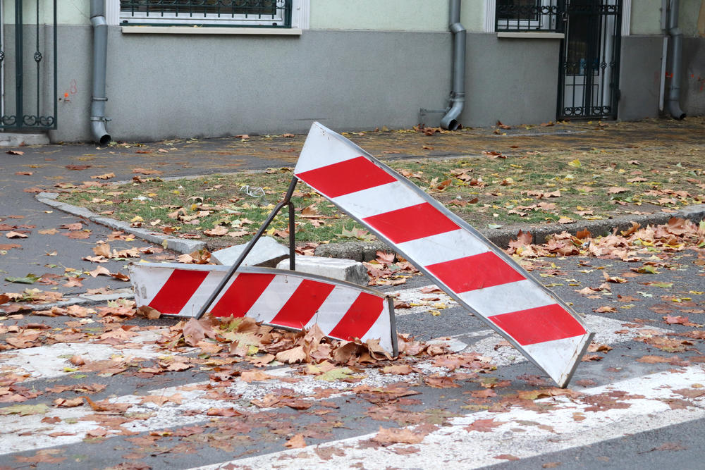 Ulica je potpuno ruinirana  