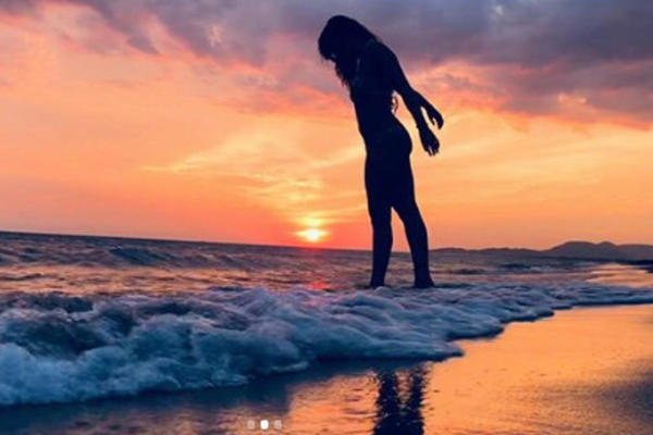 NAŠA POZNATA PEVAČICA PROMENILA POL: Kad vidite kako izgleda kao MUŠKARAC, umrećete od smeha! (VIDEO)