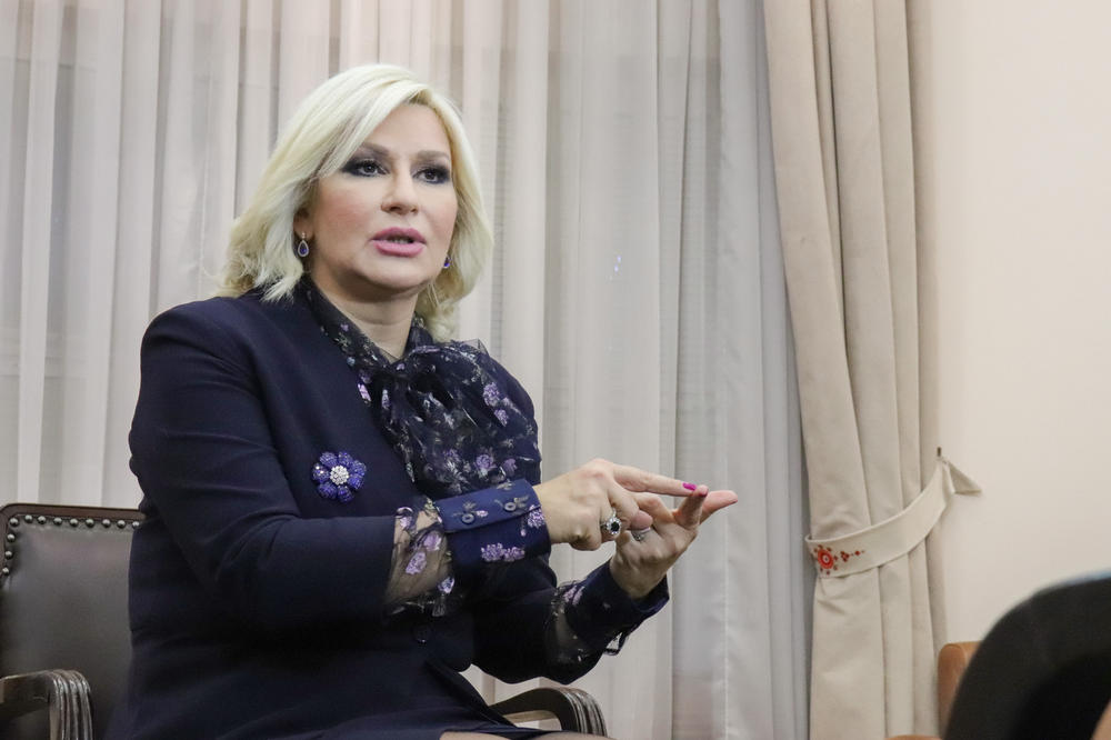 TEŠKO MI JE KAO MAJCI DA SLUŠAM VREĐANJA MOG SINA! Zorana Mihajlović BEZ DLAKE NA JEZIKU odgovorila na napade