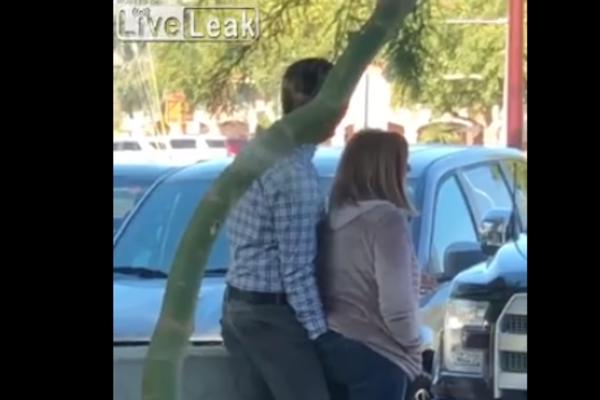 BOŽE, IMA LI TE? Ovo mora da je nešto NAJGORE što postoji na internetu! (VIDEO)