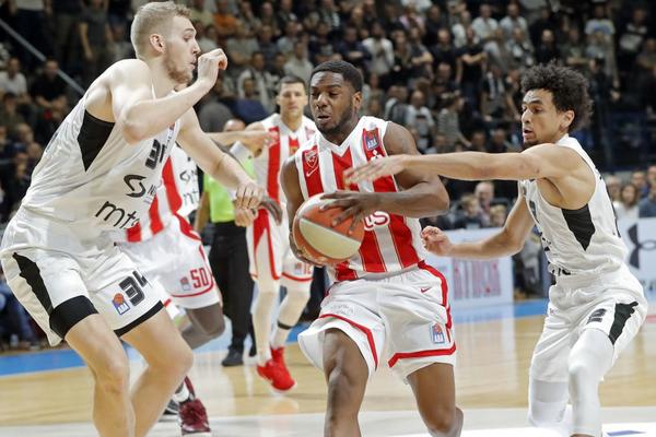 NAVIJAČ JE IZVADIO PIŠTOLJ NA MENE TOKOM TUČE NA PARKINGU! SKORO SAM SIGURAN U TO! Partizanov stranac o Srbiji!