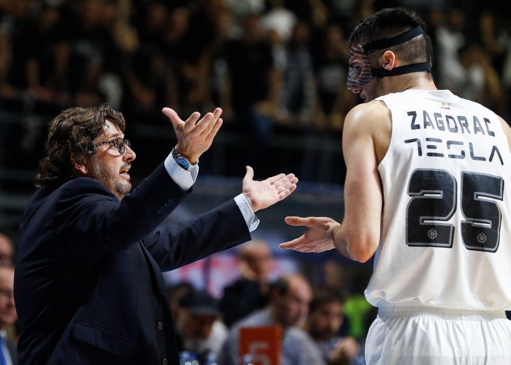 Andrea Trinkijeri objašnjava Radetu Zagorcu gde je pogrešio  