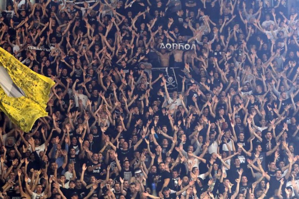 DELIJE ĆE KIPTETI OD BESA: Grobari su uradili nešto zbog čega su istog trenutka navijači Zvezde pobesneli!