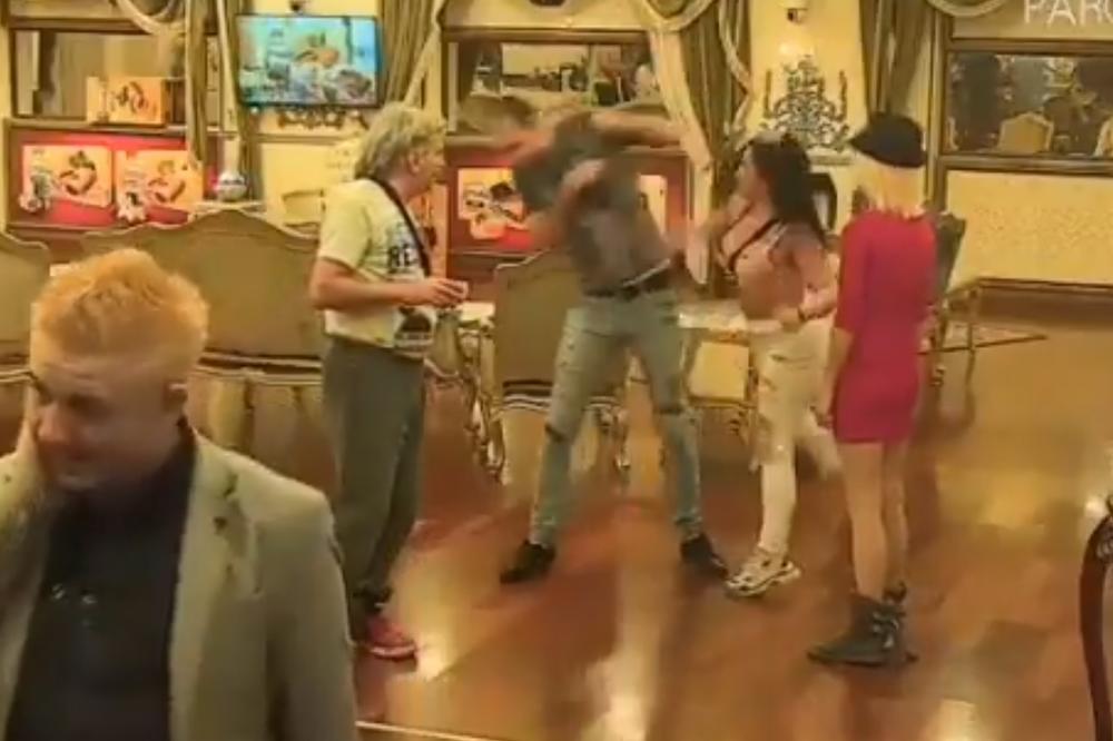 NEVIĐENA TUČA U PAROVIMA: IŠUTIRALA ga u sred rijalitija, niko nije mogao da je obuzda! (VIDEO)