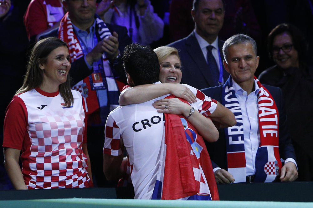 Predsednica Hrvatske grli Marina Čilića  
