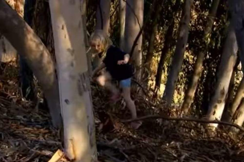 UGLEDALA JE NAPUŠTENU DEVOJČICU NASRED AUTO-PUTA: Kada je videla šta se nalazi iz nje odmah je ZAVRIŠTALA! (VIDEO)