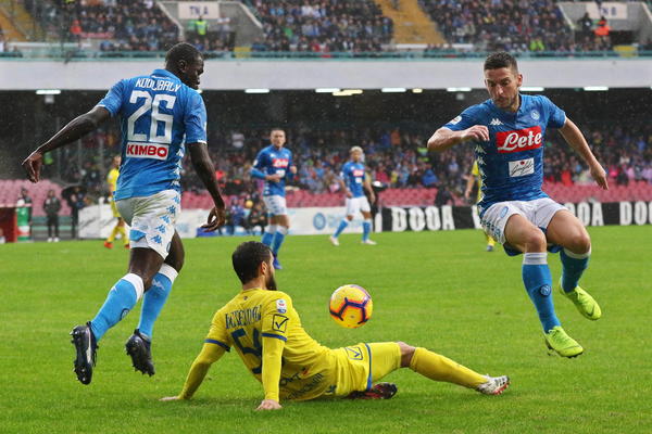 Pjontek ponovo teroriše, derbi Đenove završen bez pobednika! Zvezda videla mane Napolija, Lacio vs Milan - X!