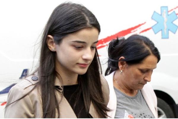 OVO JE KUĆA U KOJOJ ŽIVI DARKOVA TRUDNA VERENICA: Marinin otac po prvi put rekao šta misli o ZETU! (FOTO)