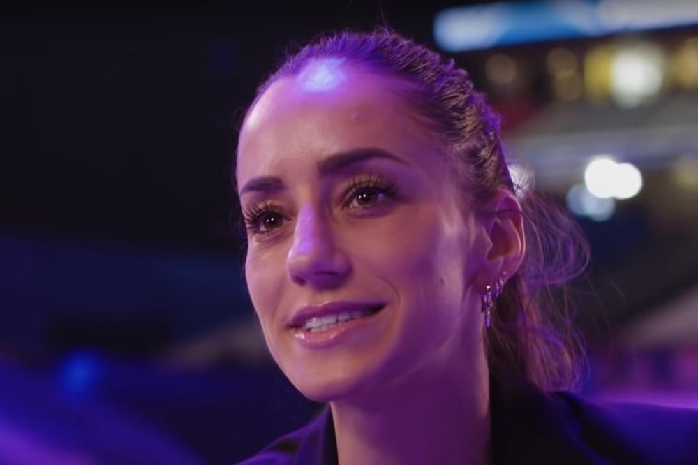 HRVATSKI NAVIJAČI ODLEPILI ZA PRELEPOM SRPKINJOM: Marijana je sudila finale Dejvis kupa, pa je zatim dobila i pesmu