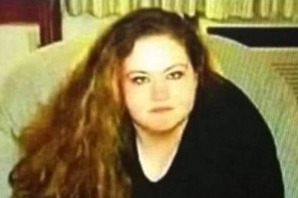 KLADIMO SE DA GA NE VIDITE, A ZAUZIMA CELU SLIKU: Svima je na ovoj fotki promakao UZNEMIRUJUĆI DETALJ