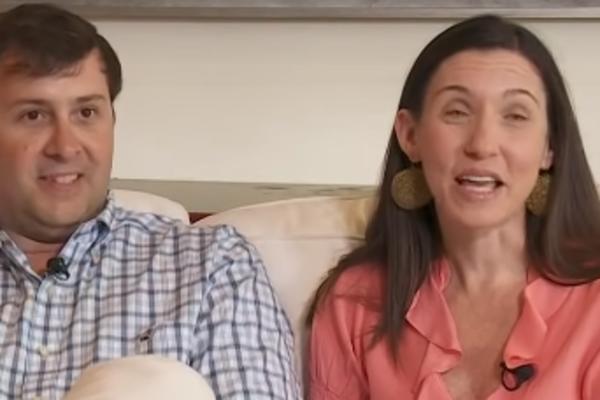 DOBILI SU TROJKE VANTELESNOM OPLODNJOM: Kada je ova žena OPET zatrudnela, doktori su bili u šoku! (VIDEO)