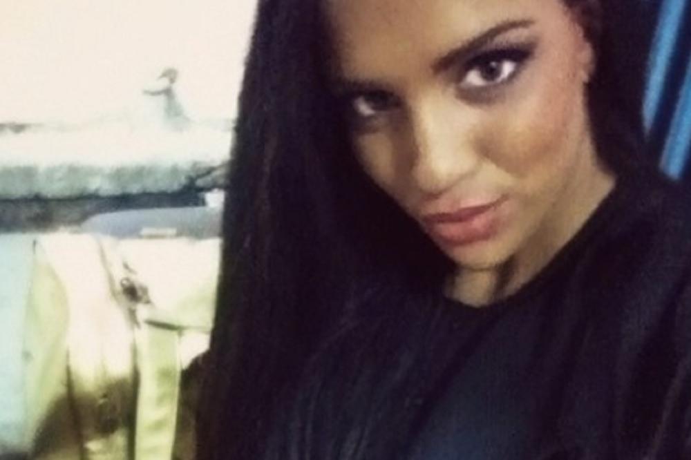 NIJE NI ON MUTAV! Zvezdin bek šeta neviđenu lepoticu, crnku alžirskog porekla od koje zastaje dah!