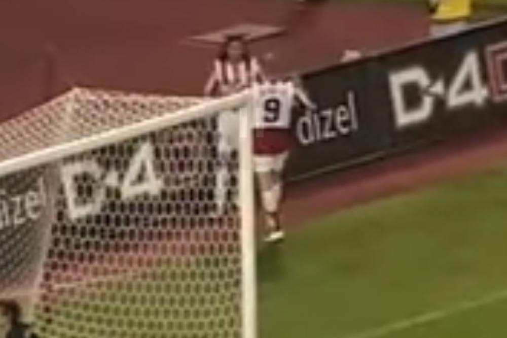 BIVŠI FUDBALER ZVEZDE PAO NA NISKE GRANE: Spustio ruku u gaće pred rijaliti kamerama, pa zgrozio milione ljudi!