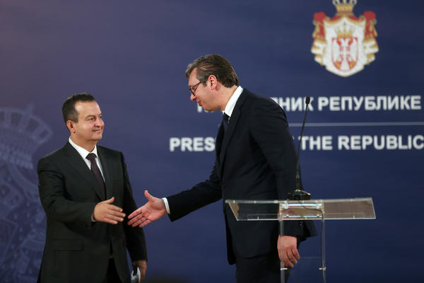 VUĆIĆ KRITIKOVAO DAČIĆA DA ŠURUJE SA OPOZICIJOM, A OVAJ MU UZVRATIO: Nemoj MNOGO DA BRINEŠ ZA SPS! (FOTO)