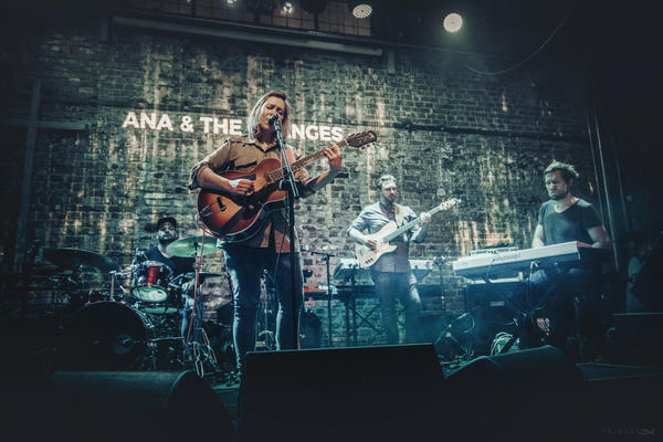 ANA ĆURČIN singlom TAKE MY HAND najavljuje drugi studijski album