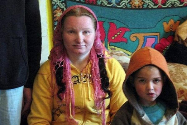 ŽELELA SAM NEŠTO DRUGAČIJE ZA NJU! Ćerka ove Rumunke (25) je zatrudnela sa samo 11 godina - isto kao njena majka...