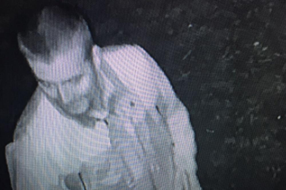 ALBANCI TRAŽE OVOG ČOVEKA NA KOSOVU: Prepoznajete li ga vi? (FOTO)