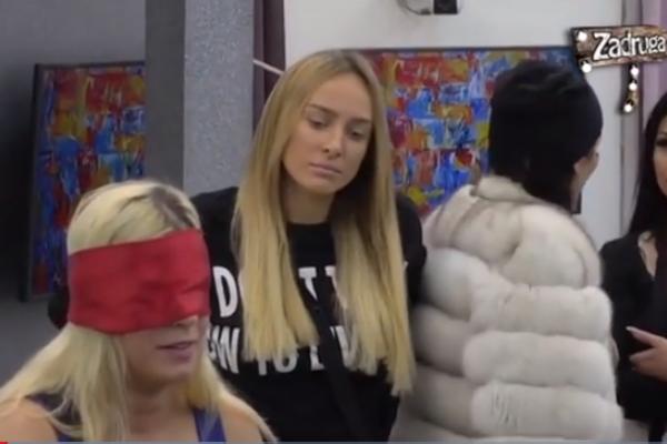 KAKO OVA DEVOJKA IZDRŽAVA OVU TORTURU?! Luni pustili Slobinu pesmu, pa se potpuno pogubila! Izgrizla usne od muke!