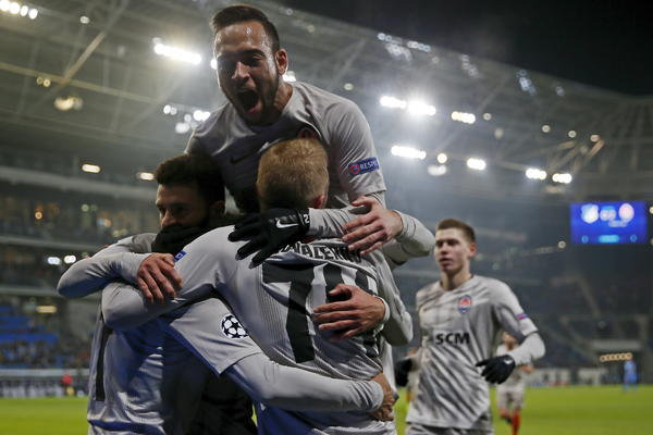 VANREDNO STANJE U ŠAHTJORU: Fudbaler ima problema sa srcem, a trojici su pluća u pravom haosu!