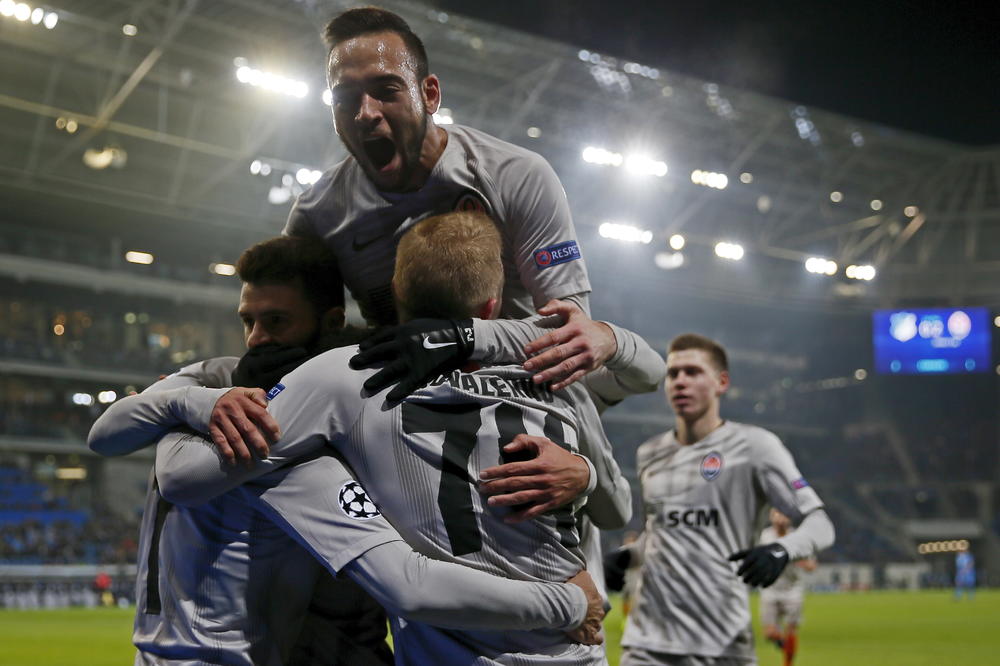 VANREDNO STANJE U ŠAHTJORU: Fudbaler ima problema sa srcem, a trojici su pluća u pravom haosu!