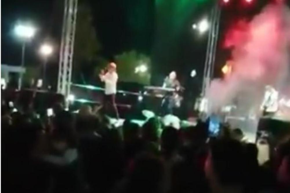 PEVAJ SRBIJO, KAD TI SE PLAČE! Od koncerta na kom su juče PEVALI SVI SRBI SA KiM PODILAZI JEZA! (VIDEO)