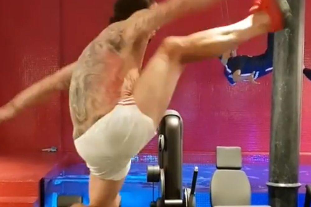 GO DO GOLE KOŽE, SKAČE I UDARA: Da li ovo znači da Zlatan Ibrahimović napušta fudbal?