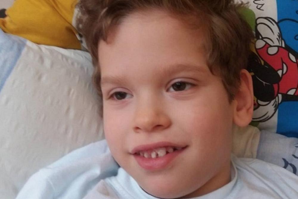 VASILIJA (5) SU RODITELJI ČEKALI NEKOLIKO GODINA! Ovaj dečak sad čeka VAŠU POMOĆ da bi PROHODAO!