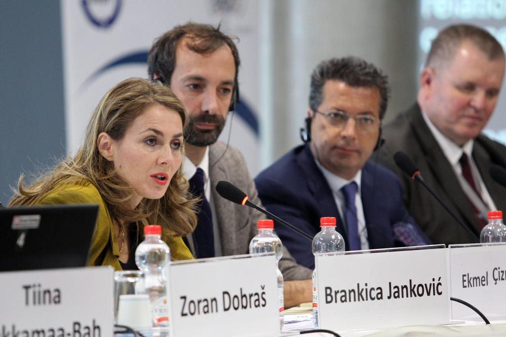 KRENI NAPRED! Žene i dalje nedovoljno u politici, u sektoru bezbednosti retko stižu do pozicije odlučivanja