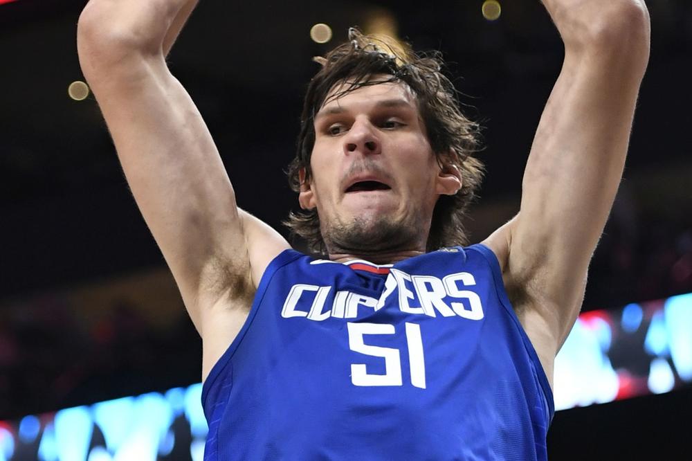 ŠOKANTNA ODLUKA NBA KOŠARKAŠA: Bobijev saigrač iznenada otišao u penziju - bio je premlad za to!